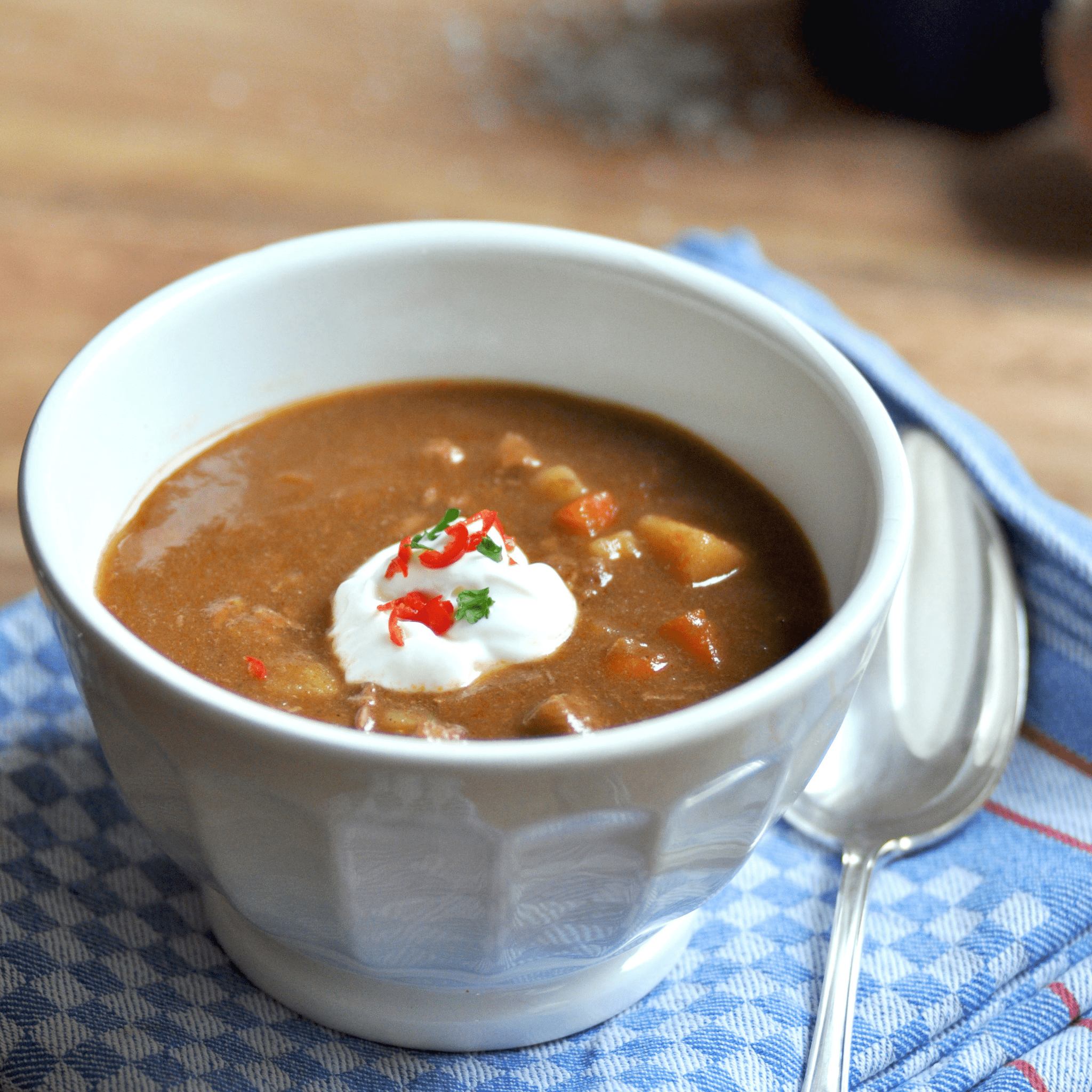 PUSZTA BOOSTER . Ungarrrrische Gulaschsuppe