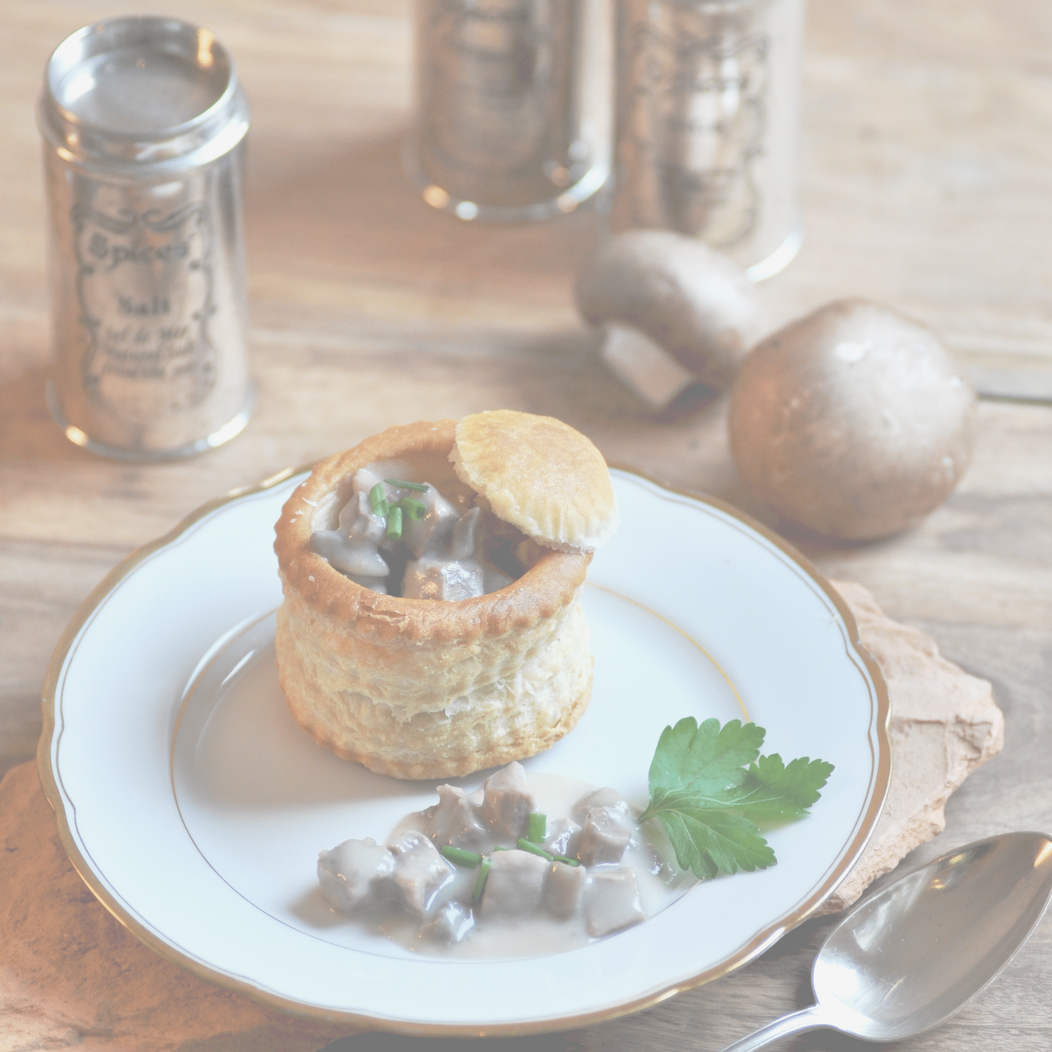 RAGOUT EXTRA FIN . Ragout fin aus Kalbfleisch