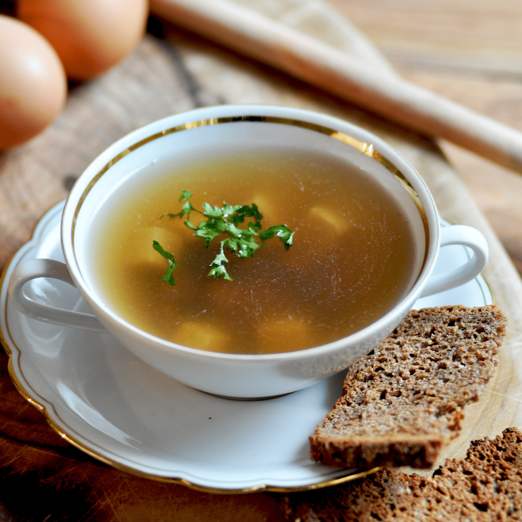 RIND ROYAL . Bouillon mit Tafelspitz & Eierstich