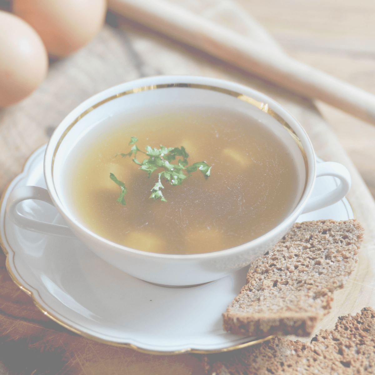 RIND ROYAL . Bouillon mit Tafelspitz & Eierstich
