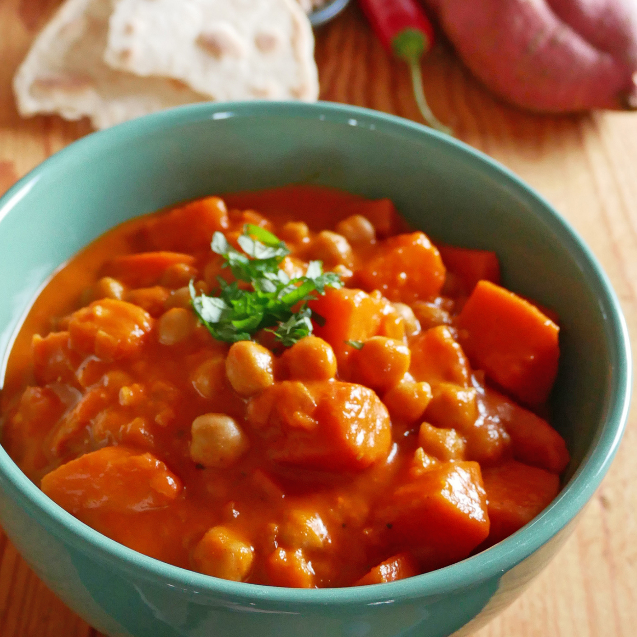 GÖTTER-SPEISE . Indisches Süßkartoffelcurry mit Kichererbsen