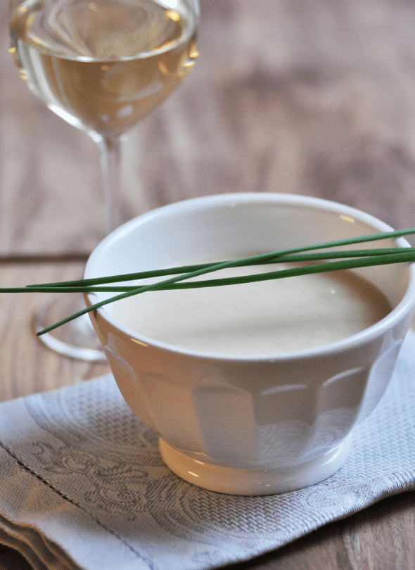 FRÜHLINGSKUSS . cremiges Süppchen von weißem Spargel