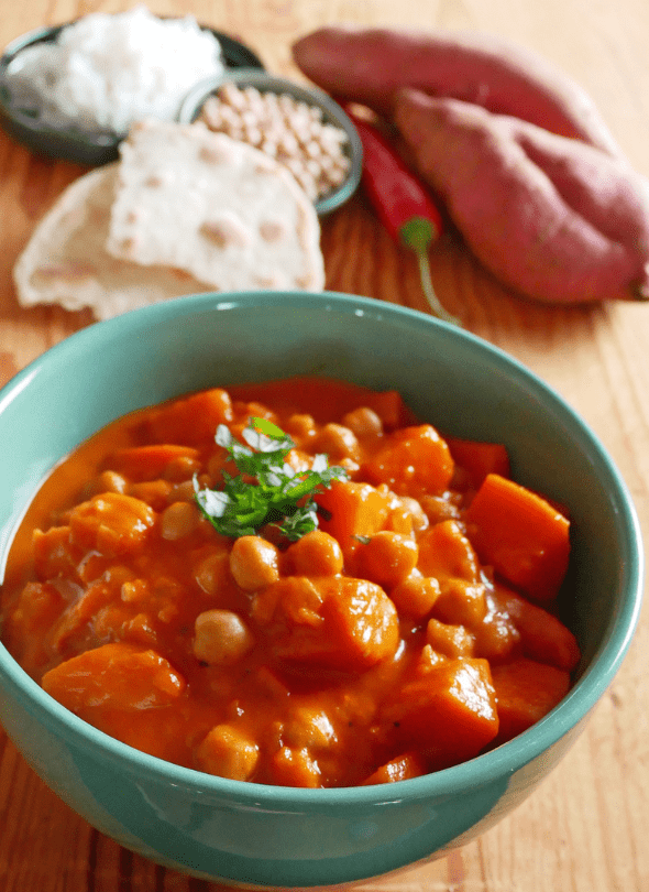 GÖTTER-SPEISE . Indisches Süßkartoffelcurry mit Kichererbsen