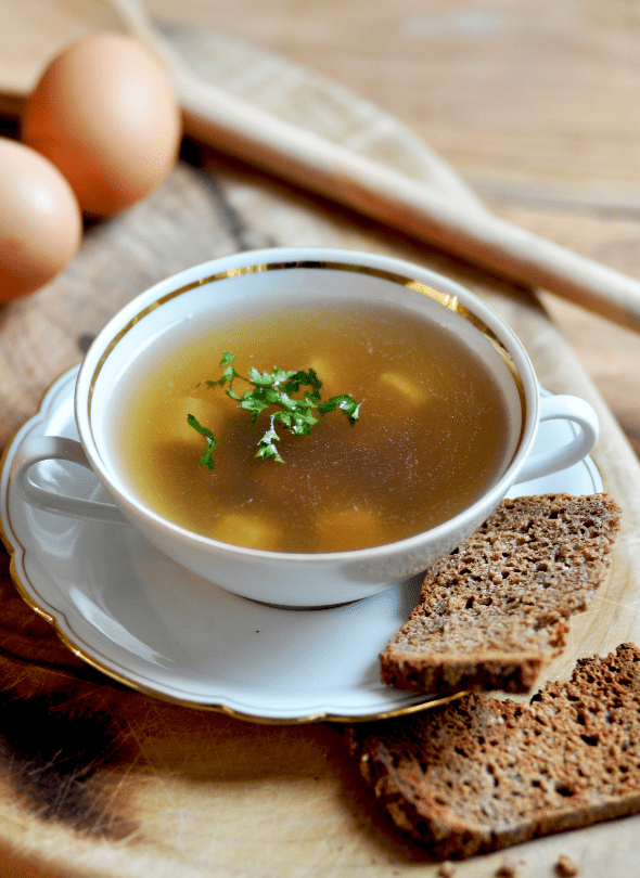 RIND ROYAL . Bouillon mit Tafelspitz & Eierstich